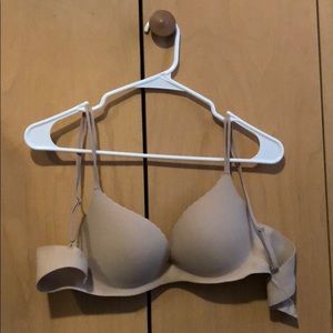 34C Victoria’s Secret secret embrace push up bra